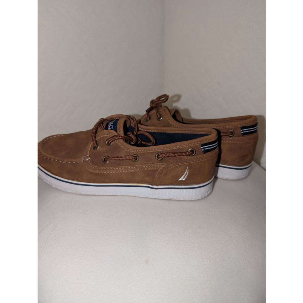 Nautica Boat Shoes Size 3 Brown, Boys - Picture 4 of 8